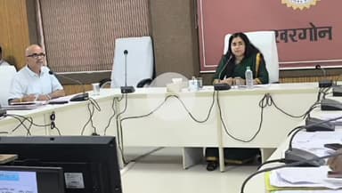 खरगौन: खरगोन DM कार्यालय में महिला एवं बाल विकास योजनाओं की समीक्षा बैठक, लक्ष्य पूरा न होने पर होगी जांच