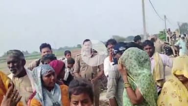 जलेसर: फाजिलपुर के युवक की महाराष्ट्र में हुई मौत, शव लेकर आए लोगों को ग्रामीणों ने बनाया बंधक, हंगामा, पुलिस व PAC पहुंची