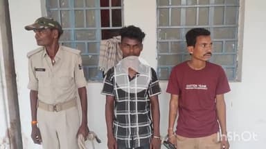 बिहारीगंज: बिहारीगंज पुलिस ने बस स्टैंड से 50 लीटर देसी शराब के साथ दो शराब कारोबारियों को गिरफ्तार कर न्यायालय में पेश किया