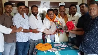 कुटुंबा: अंबा को-ऑपरेटिव बैंक के प्रबंधक की विदाई समारोह आयोजित, पांच वर्षों की सेवा से लोगों के दिलों में बनाया मुकाम