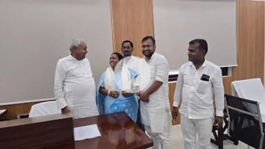 हिसुआ: बिहार राज्य नागरिक परिषद के सदस्य बनने पर हिसुआ की शोभा कुमारी ने पटना में सीएम सहित अन्य लोगों से की मुलाकात