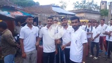 दरभंगा: कैदराबाद पॉलिटेक्निक चौक के पास प्रमंडलीय समादेष्टा ने होमगार्ड में चयनित अभ्यर्थियों को प्रशिक्षण के लिए किया विदा