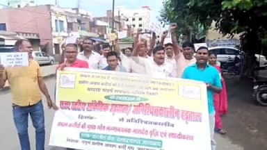 जहानाबाद: ग्रामीण आवास सहायक कर्मी संघ ने कारगिल चौक से अरवल मोड़ तक निकाली रैली, अनिश्चितकालीन हड़ताल जारी