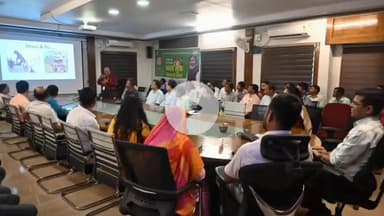 लोहरदगा: लोहरदगा समाहरणालय में अधिकारियों को मिला मेडिटेशन का प्रशिक्षण, उपायुक्त ने बताया मानसिक शांति का साधन