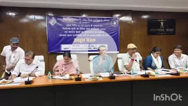 आरा: जिला निर्वाचन पदाधिकारी ने विशेष गहन पुनरीक्षण व मतदान केंद्रों के युक्तिकरण को लेकर राजनीतिक दलों के प्रतिनिधियों के साथ की बैठक