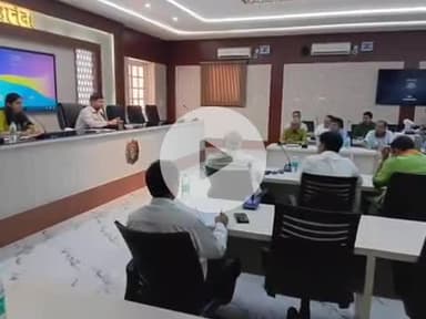 पूर्णिया पूर्व: महानंदा सभागार में जिलाधिकारी ने राजनीतिक दलों के प्रतिनिधियों के साथ की बैठक