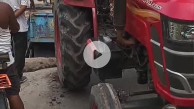 पतरघट: पामा डीह के पास मक्का से लदे ओवरलोड ट्रैक्टर से पुल का स्पैन टूटा