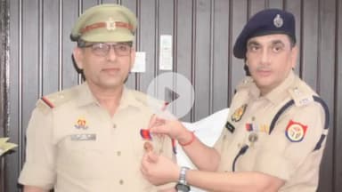 मिलक: एसपी विद्यासागर मिश्र ने थाना शहज़ादनगर में तैनात उप निरीक्षक रजी अहमद के अच्छे कार्यों के लिए किया सम्मानित