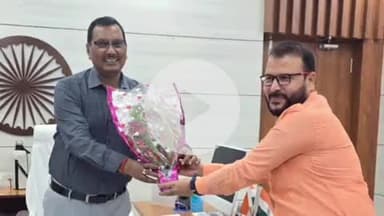 गोपालगंज: समाहरणालय परिसर में अपर समाहर्ता राजस्व श्री राजेश्वरी पांडेय ने किया योगदान, डीएम पवन कुमार सिन्हा ने किया स्वागत