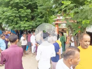 बीसलपुर: भंग कमेटी पर संतोषी माता के मंदिर की संपत्ति पर कब्जा करने का आरोप, लोगों ने किया धरना