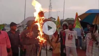 बेरो: डुमरी विधायक पर अभद्र टिप्पणी करने पर झारखंड लोकतांत्रिक क्रांतिकारी मोर्चा ने मांडू विधायक का पुतला फूंका