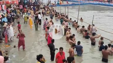 धनौरा: गजरौला ब्रजघाट और तिगरीधाम में श्रद्धालुओं ने लगाई डुबकी, हर-हर गंगे के जयकारे गूंजे, सुरक्षा के लिए पुलिस बल तैनात रहा