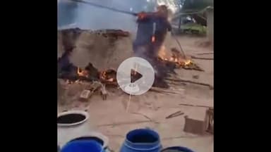 मंझनपुर: कटरा गांव में इंसानियत को झकझोर देने वाली वारदात, दबंगों ने कच्चे घर में लगाई आग, विधवा को जलाने की कोशिश