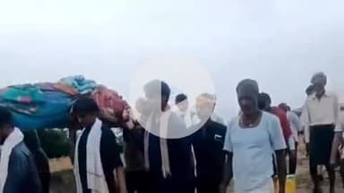 पीपलदा: इटावा के सिनोता ग्राम पंचायत में श्मशान घाट न होने से बरसात में दाह संस्कार में हो रही परेशानी