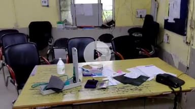 लाडपुरा: कोटा में रेजिडेंट्स डॉक्टर्स के बाद अस्पताल के ठेकाकर्मी भी एक बार फिर आंदोलन की राह पर, 2 घन्टे किया गया कार्यबहिष्कार