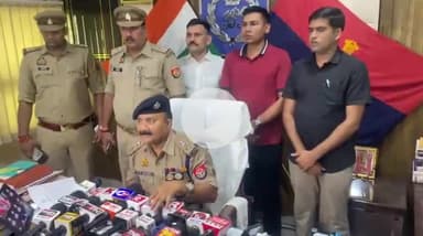 कानपुर: चमनगंज थाना क्षेत्र में इनामी बदमाश से मुठभेड़ के मामले में थाना स्वरूप नगर में डीसीपी द्वारा की गई प्रेस वार्ता