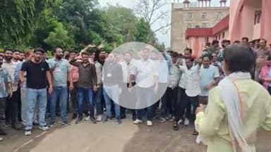 लाडपुरा: MBS के संविदा कर्मचारियों ने बकाया वेतन की मांग को लेकर किया जोरदार प्रदर्शन, 2 घंटे का कार्य बहिष्कार किया