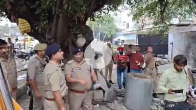 बरेली: थाना बारादरी क्षेत्र में टॉप-10 अपराधी जुबेर ‘पाया’ के अवैध होटल पर चला बुलडोजर