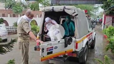 रामपुर: सिविल लाइंस क्षेत्र से पुलिस ने धर्म परिवर्तन कराने के आरोप में 2 महिलाओं और 2 व्यक्तियों को किया गिरफ्तार, भेजा जेल