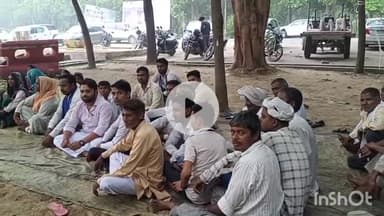 बागपत: अवैध कब्जे को हटाने को लेकर ग्रामीणों और भीम आर्मी पार्टी के कार्यकर्ताओं ने DM कार्यालय पर धरना प्रदर्शन किया