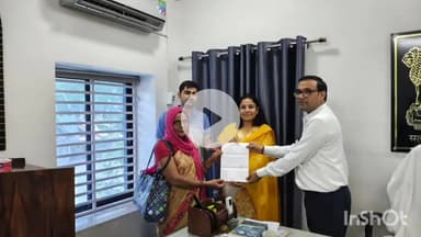 चूरू: मुख्यमंत्री स्वनिधि योजना के अंतर्गत चूरू नगर परिषद की आयुक्त अभिलाषा सिंह ने किया ऋण वितरण