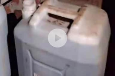 ओरमांझी: सिकिदरी में उत्पाद विभाग की टीम ने मिनी शराब फैक्ट्री का किया खुलासा, 600 पेटी शराब के साथ 500 लीटर कच्चा शराब बरामद की