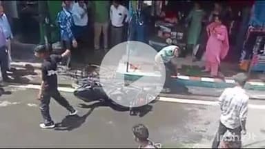 राजगढ़ी: बड़कोट नगर पालिका क्षेत्र में यमुनोत्री हाईवे पर खड़ी एक बाक में अचानक लगी आग, लोगों में मची अफरा-तफरी