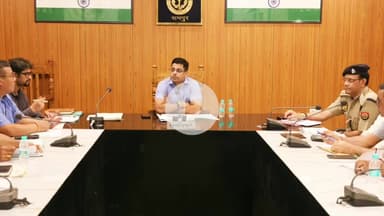 रामपुर: कलेक्ट्रेट सभागार में आयोजित बैठक में नशे के खिलाफ डीएम ने दिखाई सख्ती