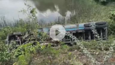 सिंगरौली: जयंत मुडवानी डैम के पास ट्रेलर वाहन अनियंत्रित होकर डैम में पलटा, चालक घायल