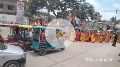 कटिहार: अखंड हरिनाम संकीर्तन यज्ञ को लेकर शहर में कलश यात्रा का हुआ आयोजन, जय माता दी के जयकारों से गूँज उठा आसमान