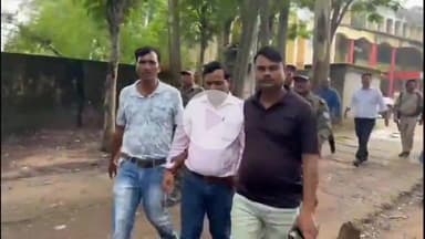 लोहरदगा: ACB की टीम ने लोहरदगा में ग्रामीण विकास विभाग के लेखा लिपिक को ₹4 हजार की रिश्वत लेते गिरफ्तार किया