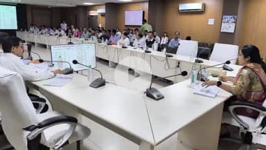 खरगौन: खरगोन कलेक्टर कार्यालय में जिले के स्वास्थ्य विभाग की समीक्षा बैठक कलेक्टर ने दिए निर्देश