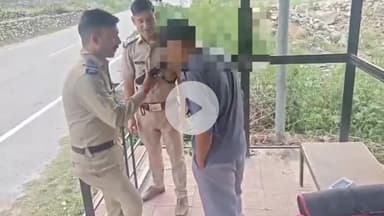 डुंडा: ऑपरेशन लगाम के तहत यातायात पुलिस ने 10 लोगों के खिलाफ की चालानी कार्रवाई