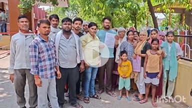 धौलपुर: जलभराव की समस्या से परेशान वार्ड-1 की कॉलोनी के लोगों ने जिला कलेक्टर को सौंपा ज्ञापन #jansamasya