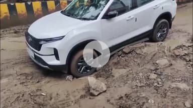 इंदौर: विकास के काम ने बढ़ाई लोगों की परेशानी सीवरेज लाइन के लिए खोदी गई मुख्य सड़कें बारिश की वजह से धंस रही मिट्टी#जनसमस्या