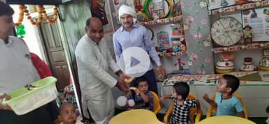 उरई: उरई में हुआ गर्भवती महिला का गोद भराई कार्यक्रम, सदर विधायक गौरी शंकर वर्मा रहे मौजूद