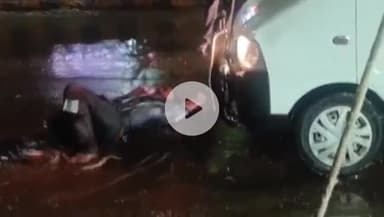 खरगौन: खरगोन: सनावद रोड पर शराबी ने मचाया आतंक, सड़क पर लगाया जाम, चलती गाड़ी के सामने सोया