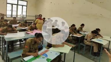 झांसी: आर्य कन्या महाविद्यालय में नशीली दवाओं के दुरुपयोग और अवैध तस्करी के खिलाफ आयोजित हुई पोस्टर प्रतियोगिता