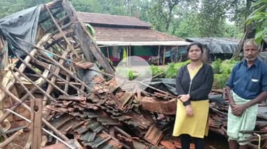 ಶಿರಸಿ: ಬನವಾಸಿಯ ಗುಡ್ನಾಪುರದಲ್ಲಿ ಬಾರಿ ಮಳೆಗೆ ಕುಸಿದು ಬಿದ್ದ ದನದ ಕೊಟ್ಟಿಗೆ