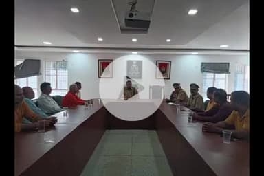 बलरामपुर: एसपी कार्यायल में अपर पुलिस अधीक्षक विशाल पाण्डेय ने सुरक्षा व्यवस्था के दृष्टिगत व्यापारियों के साथ की गोष्ठी