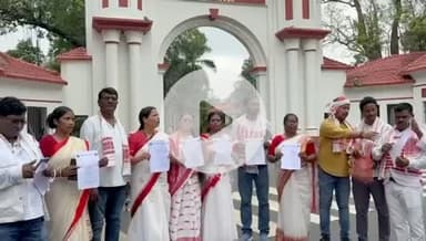 कांके: जिला स्कूल मैदान से राजभवन तक आदिवासी रूढी सुरक्षा मंच ने पेसा कानून की मांग को लेकर किया राज भवन मार्च