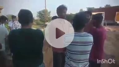 गोपालगंज: कोन्हवा मोड़ के पास स्कूली बस में ट्रक की टक्कर, बस चालक समेत दर्जन भर बच्चे घायल