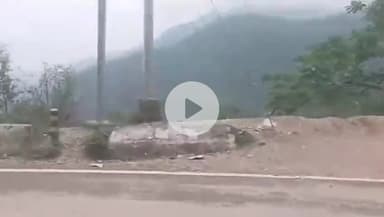 देहरादून: मसूरी-देहरादून रोड पर चलती कार में लगी आग, परिवार बाल-बाल बचा