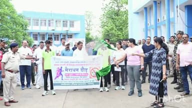 मेदिनीनगर (डालटनगंज): पलामू में नशा मुक्ति के लिए मैराथन दौड़ का आयोजन, उपायुक्त और एसपी ने दिखाई हरी झंडी
