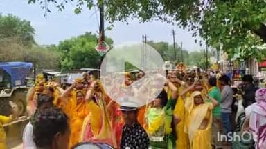 श्योपुर: श्रीमद्भागवत कथा शुरू, झूमते गाते निकली कलश यात्रा, बग्गी में सवार होकर निकले कथाचार्य वैद्यनाथ मिश्र