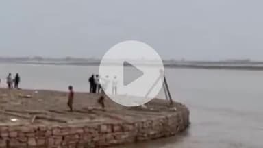 करनैलगंज: एल्गिन ब्रिज पर 24 घंटे में 18 सेंटीमीटर बढ़ा घाघरा का जलस्तर, बैराजों से छोड़ा गया 51968 क्यूसेक पानी