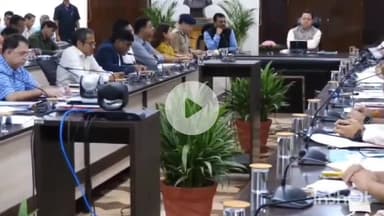 देहरादून: सीएम धामी ने सचिवालय में की सीएम हेल्पलाइन-1905 की समीक्षा