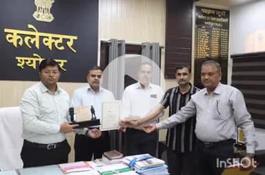 श्योपुर: राज्यपाल की ओर से श्योपुर कलेक्टर सम्मानित, कलेक्टर चेम्बर में सैनिक कल्याण बोर्ड ने सौंपा प्रशस्ति पत्र