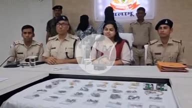 मेदिनीनगर (डालटनगंज): लेस्लीगंज में 30 लाख की ज्वेलरी चोरी मामले में पुलिस ने 2 आरोपियों को किया गिरफ्तार, जेवर बरामद किए