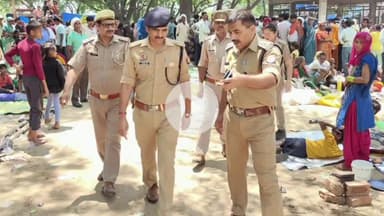 जलेसर: जलेसर कस्बा में शनिजात मेले का निरीक्षण करते हुए अपर पुलिस अधीक्षक CO जलेसर ने सीसीटीवी कंट्रोल रूम का किया भ्रमण